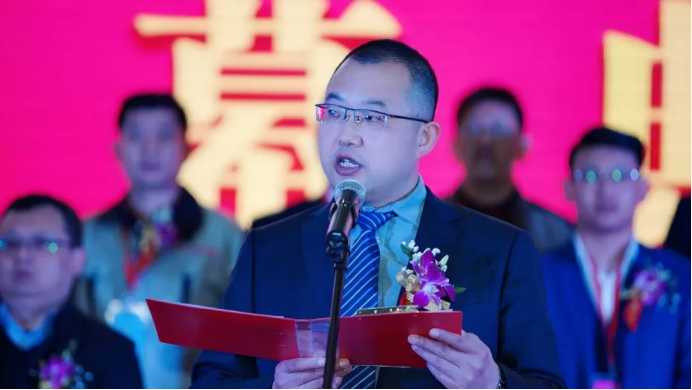 2019��һ��һ·���½�ůͨչ�[��(hu�� )����ů�_(k��i)Ļ������(l��i)�u��705